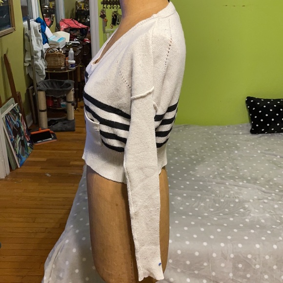 BCBG black and white sweater - Picture 2 of 5